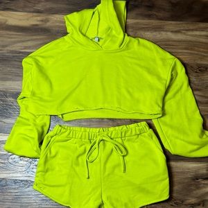 PRETTYLITTLETHING crop short set